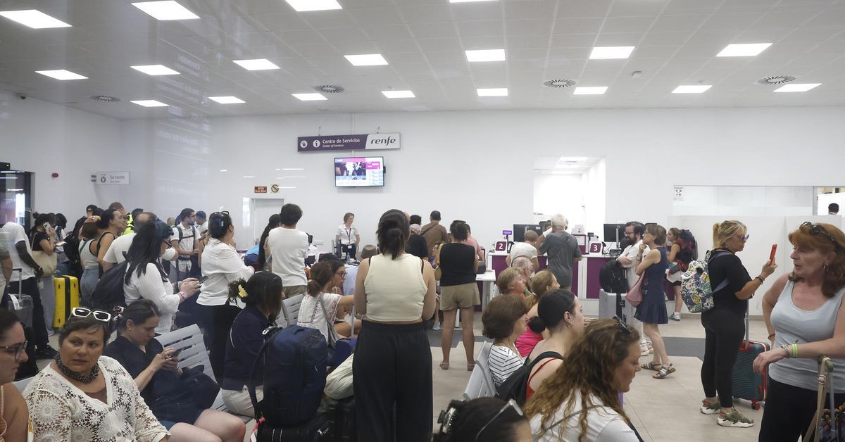 La línea de alta velocidad Madrid-Galicia también se suspende este domingo por incendios