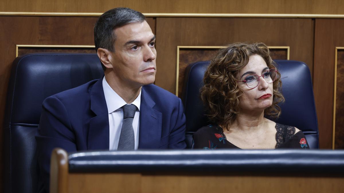 Pedro Sánchez y María Jesús Montero, en el Congreso