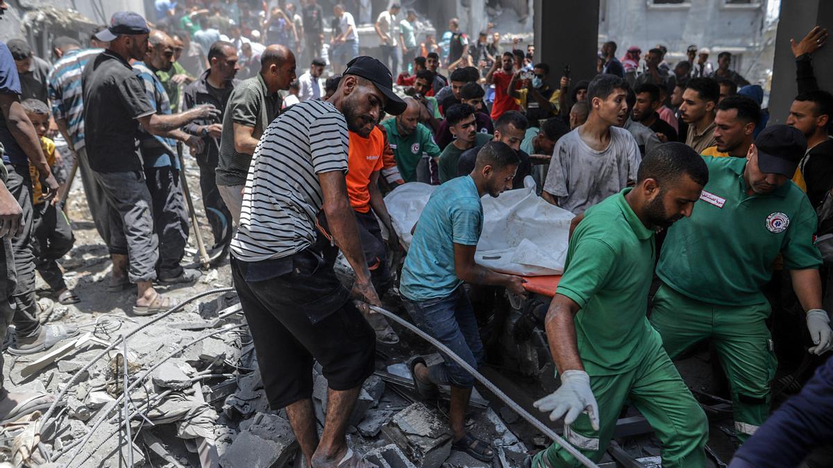 Nuevos ataques israelíes matan a 36 gazatíes mientras esperaban para recoger comida