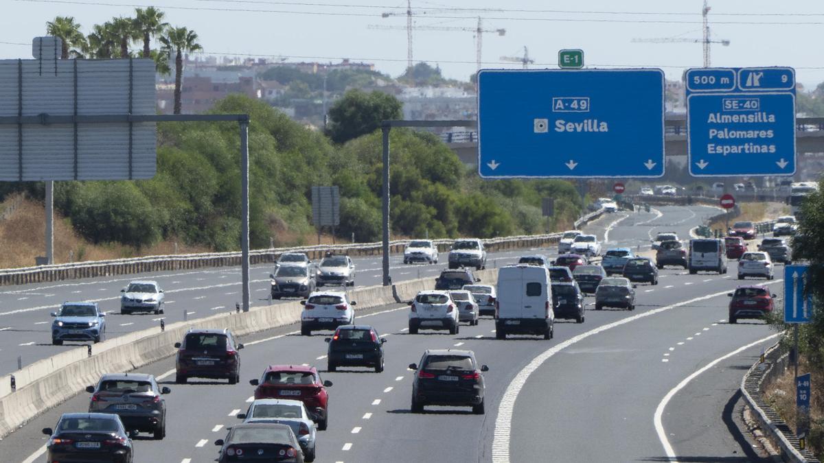 Vista de la A49, acceso desde la capital a las playas del litoral de Huelva.