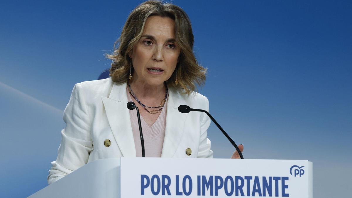 La vicesecretaria de Regeneración Institucional del PP, Cuca Gamarra, durante una rueda de prensa.