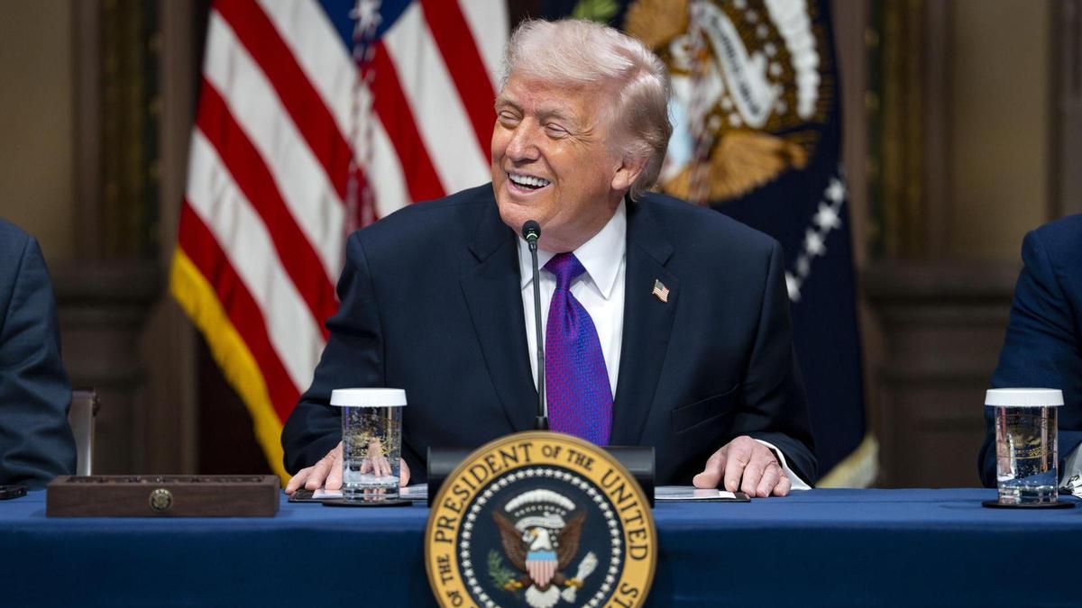 El presidente de EEUU, Donald Trump, interviene durante una mesa redonda en la Casa Blanca.