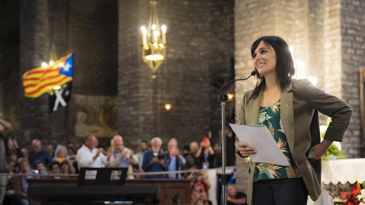 La alcaldesa de Ripoll, Sílvia Orriols, durante el acto institucional con motivo de la Diada, este jueves en Ripoll.