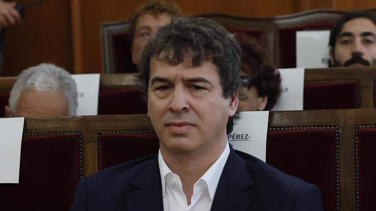 El hermano del presidente del gobierno David Sánchez, este jueves en la Audiencia de Badajoz, donde se inicia el juicio por su proceso de contratación en la Diputación de Badajoz.
