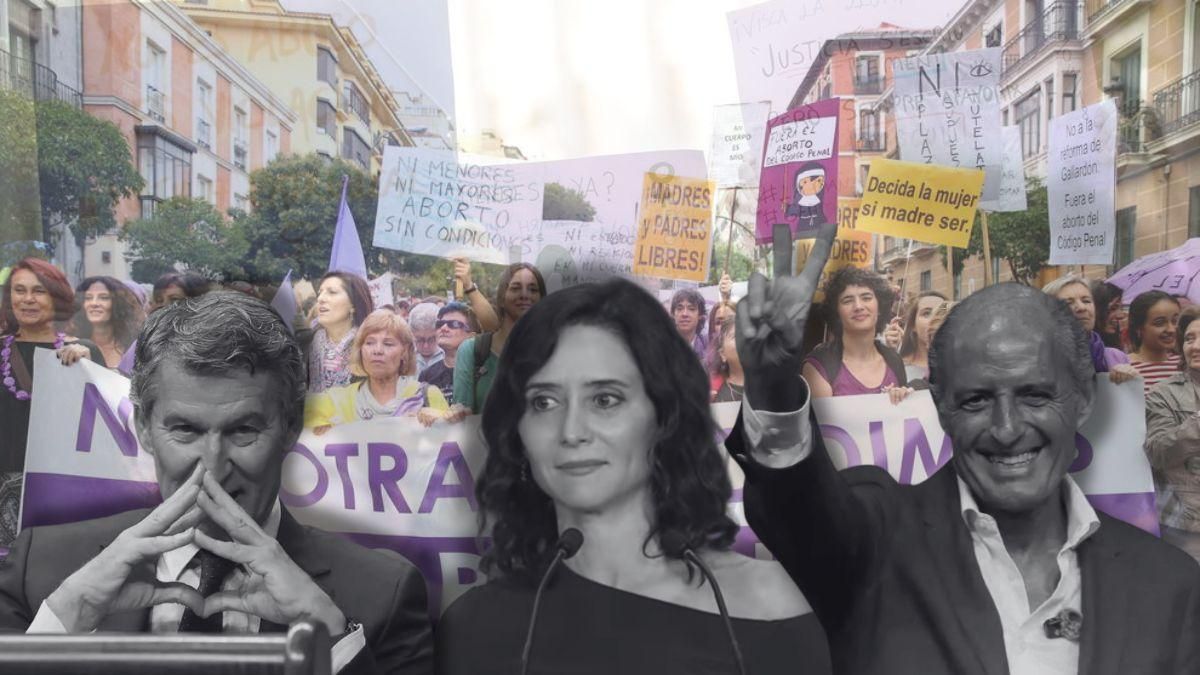 Montaje de Feijóo, Ayuso y Camps sobre una imagen de una manifestación en apoyo al derecho al aborto.