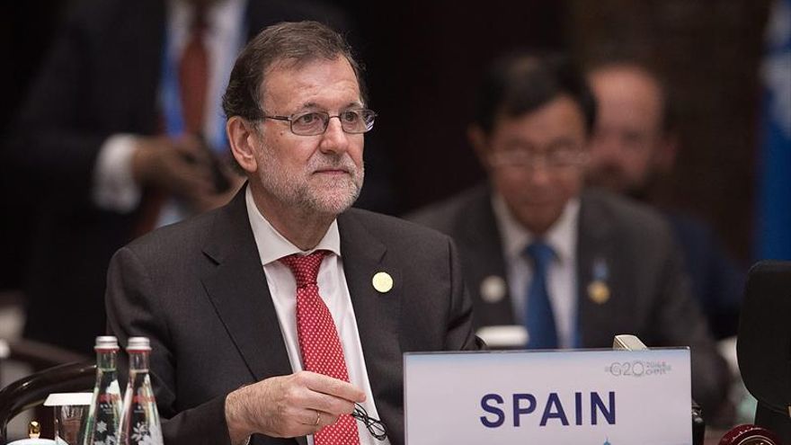 Rajoy avala a Soria y alerta del auge de los populismos