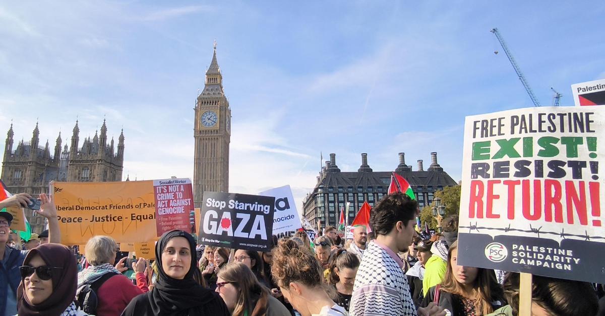 Miles de personas recorren las calles de Londres para pedir que "termine la ocupación israelí"