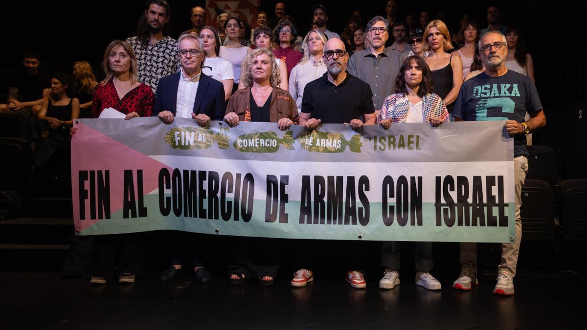 Acto en el Teatro del Barrio para exigir el embargo del comercio de armas con Israel