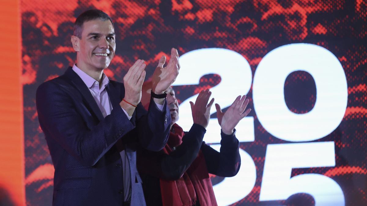 El secretario general del PSOE y presidente del Gobierno, Pedro Sánchez, interviene este martes en el acto conmemorativo por el centenario del fundador del PSOE y UGT, Pablo Iglesias Posse.