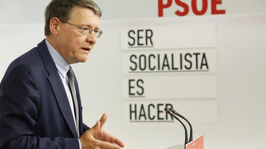 Jordi Sevilla acusa a Podemos de querer "repartirse ministerios" y ser "puro espectáculo pirotécnico"