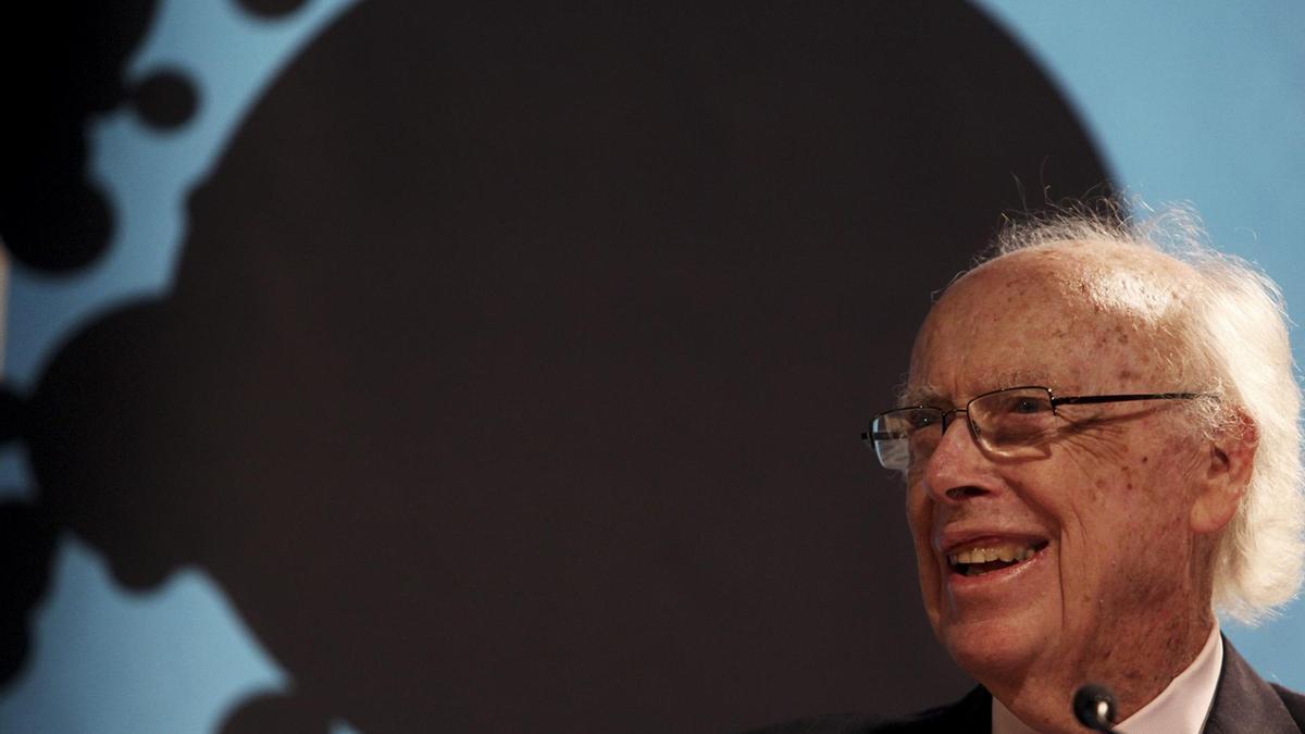 Muere James Watson, científico que ayudó a descubrir la estructura del ADN, a los 97 años