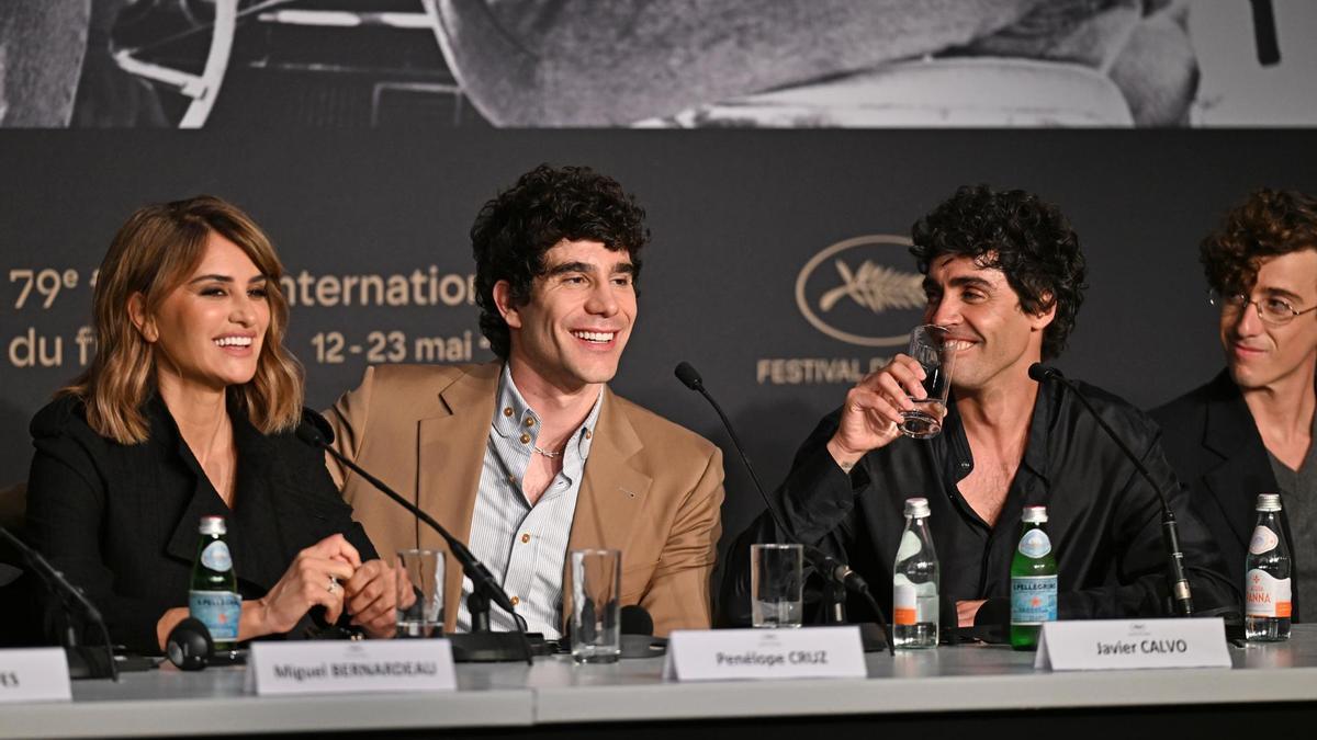 Conferencia de prensa de los Javis en Cannes junto a Penélope Cruz y Guitarricadelafuente