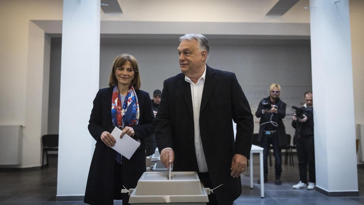 Viktor Orban vota en las elecciones de Hungría