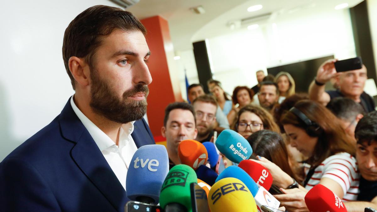 José Ángel Antelo atiende a los medios en una imagen de archivo.