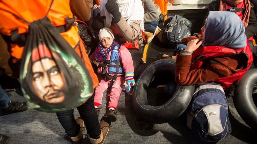 La guardia costera turca captura a una familia de refugiados que intentaba alcanzar Grecia.