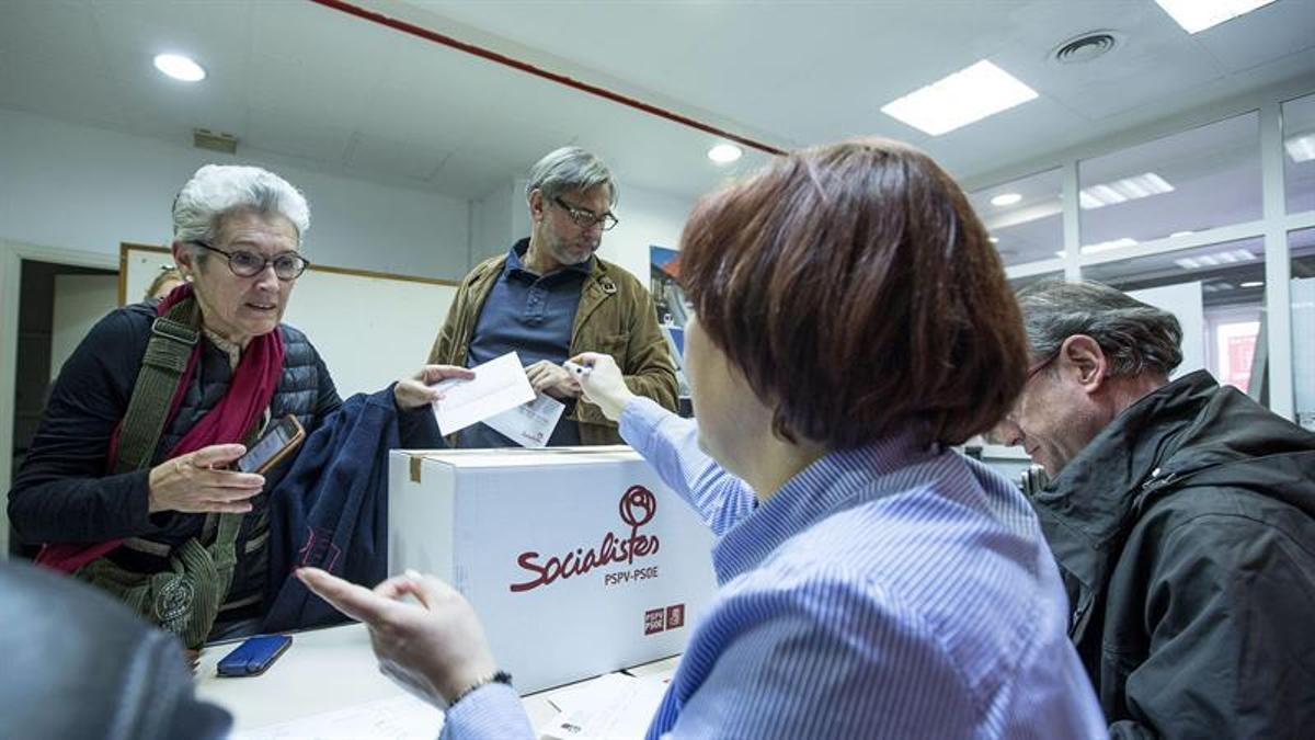 Un momento de la votación en Valencia.