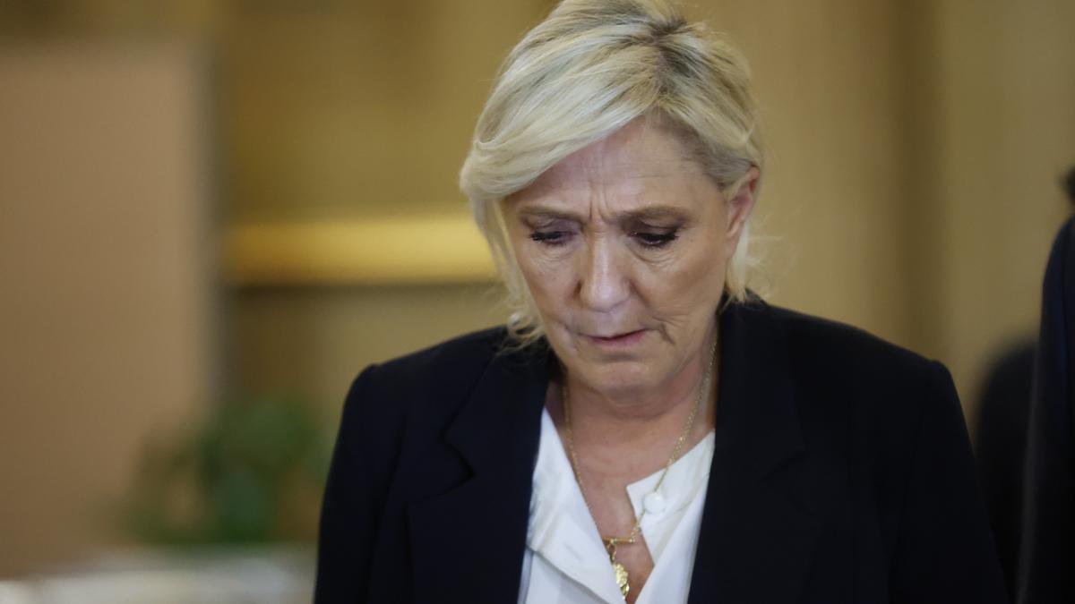 La líder de Agrupación Nacional, Marine Le Pen, a su salida del juzgado de París.