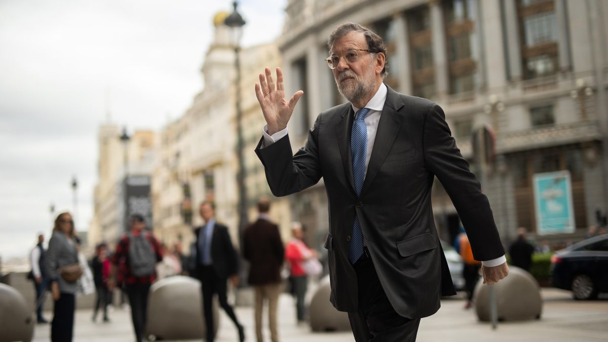 El expresidente del Gobierno, Mariano Rajoy, a su llegada a una entrega de premios en Madrid.