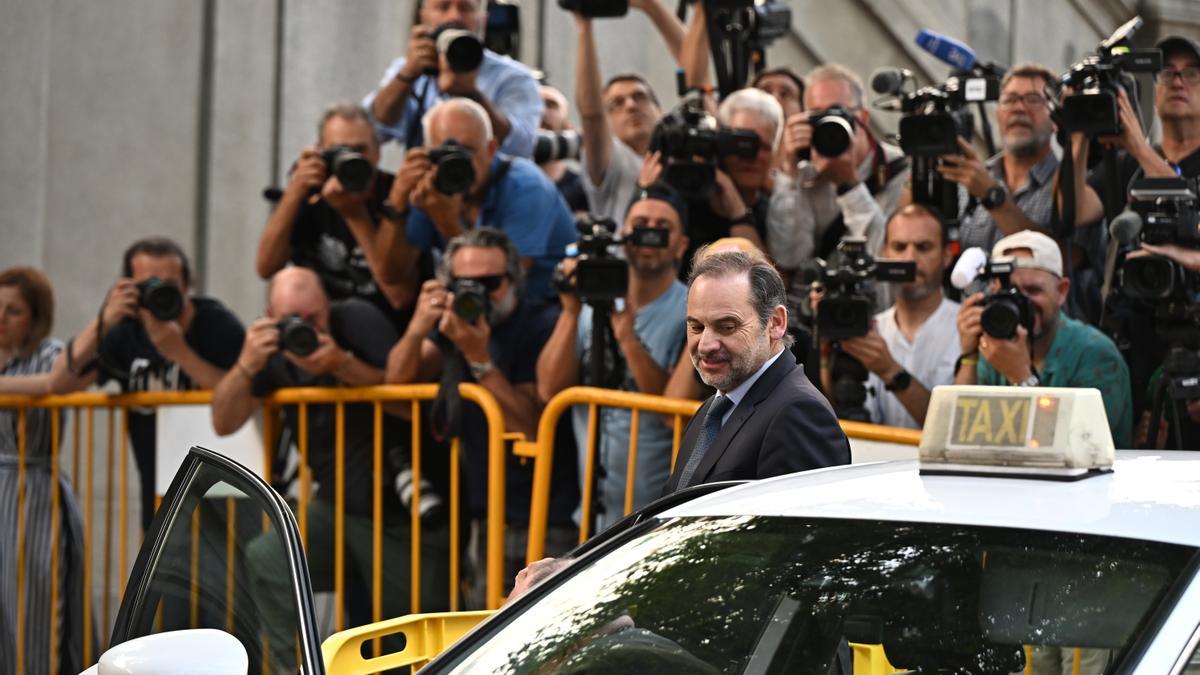 El exministro de Transportes, José Lui Ábalos, a su llegada al Tribunal Supremo en Madrid, este lunes.