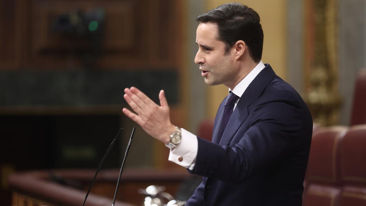 El diputado de Vox Ignacio Hoces interviene durante una sesión plenaria, en el Congreso de los Diputados.