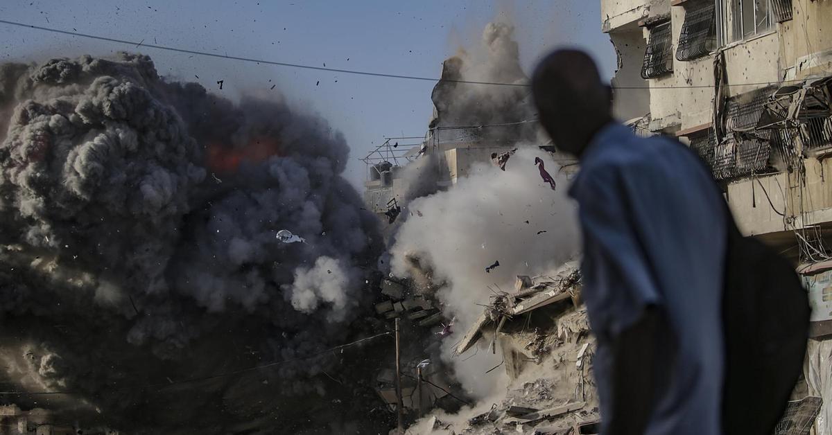 Israel sigue bombardeando Gaza pese a las negociaciones de paz y deja al menos 10 muertos