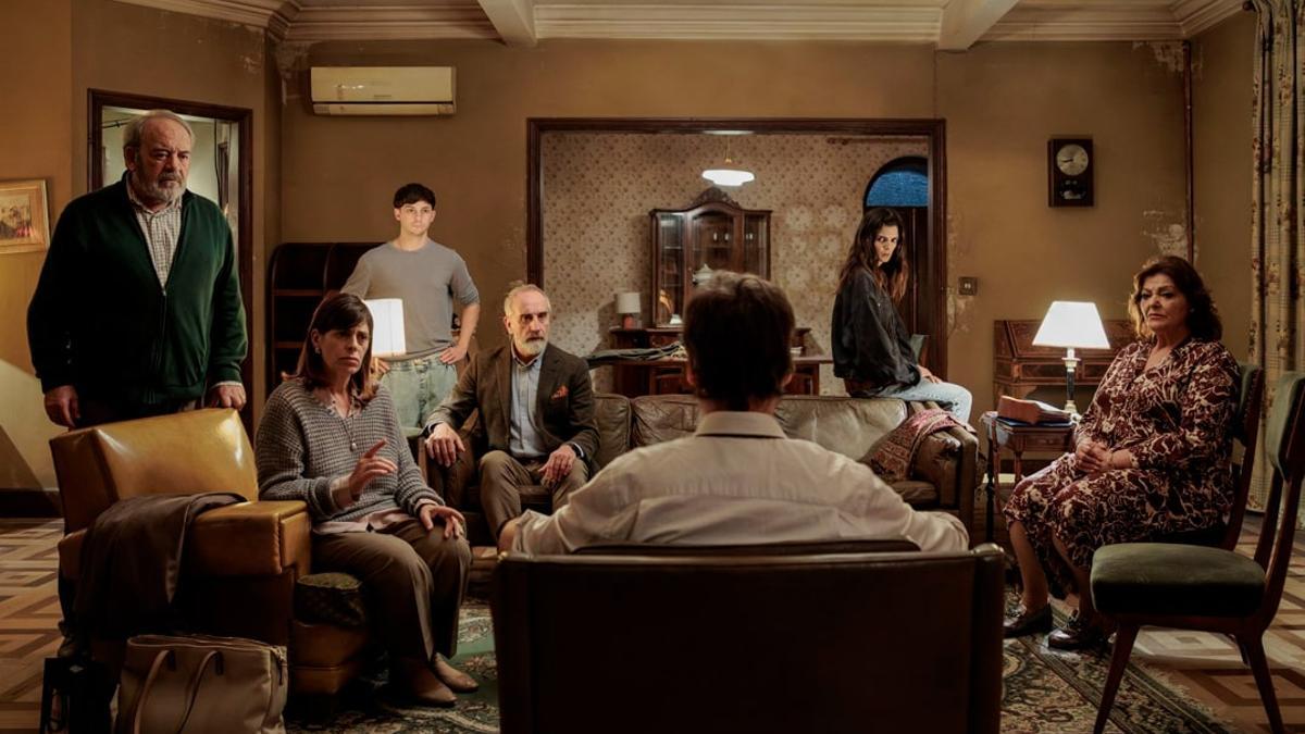 ‘Votemos’ mezcla sin demasiada fortuna ‘Aquí no hay quien viva’ con ‘12 hombres sin piedad’