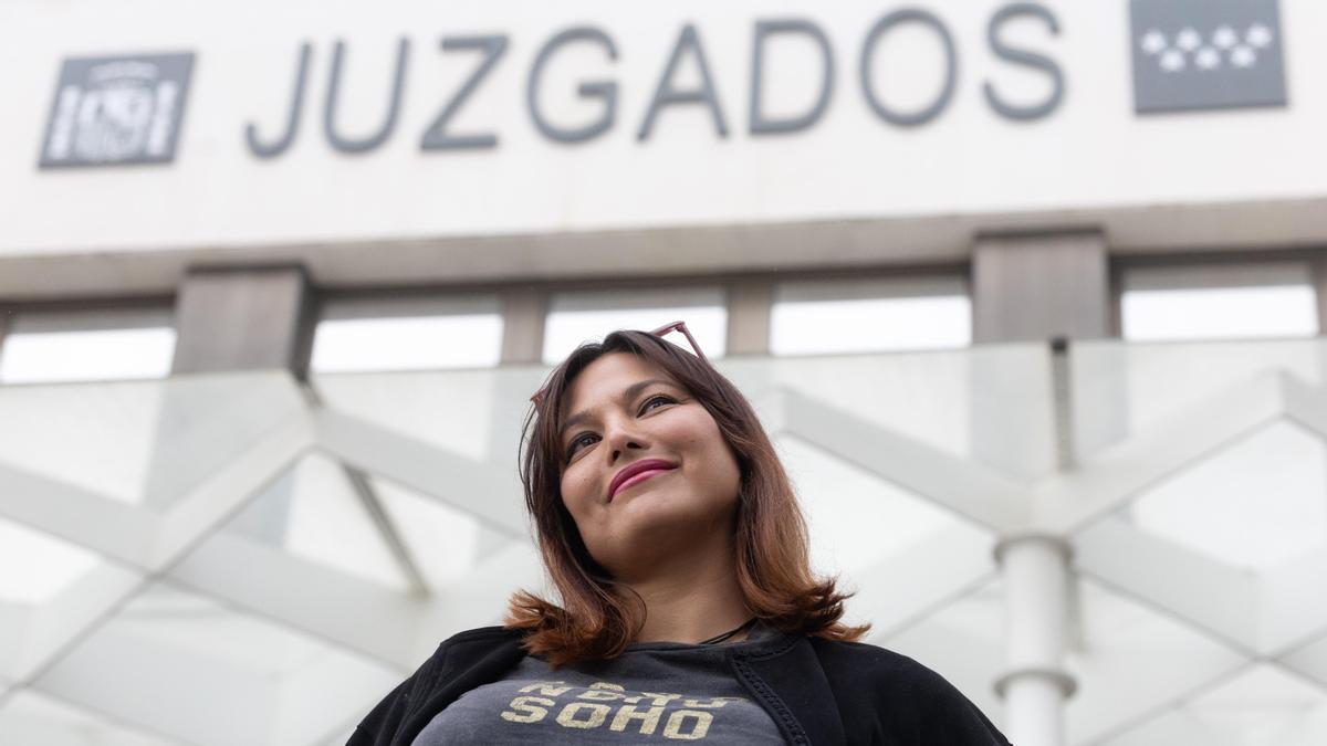 La actriz Elisa Mouliaá a su salida de los Juzgados de Plaza de Castilla.