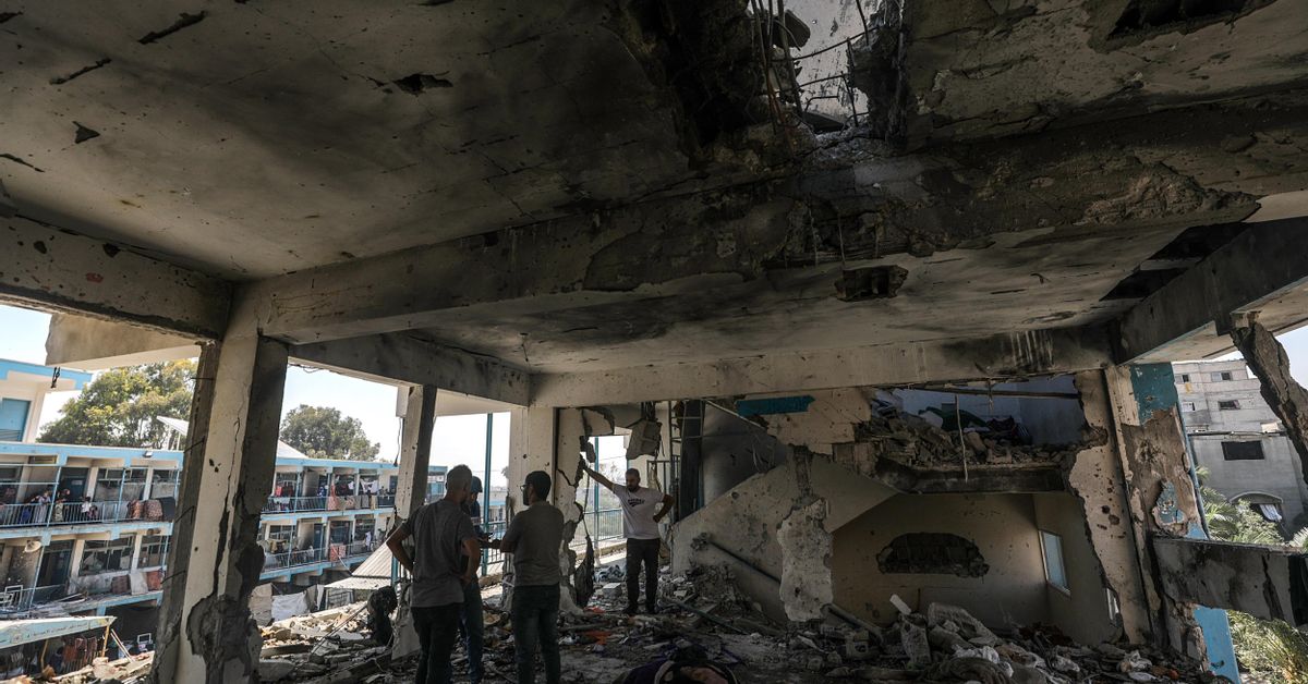 Al menos 40 muertos tras un bombardeo de Israel contra una escuela de ...