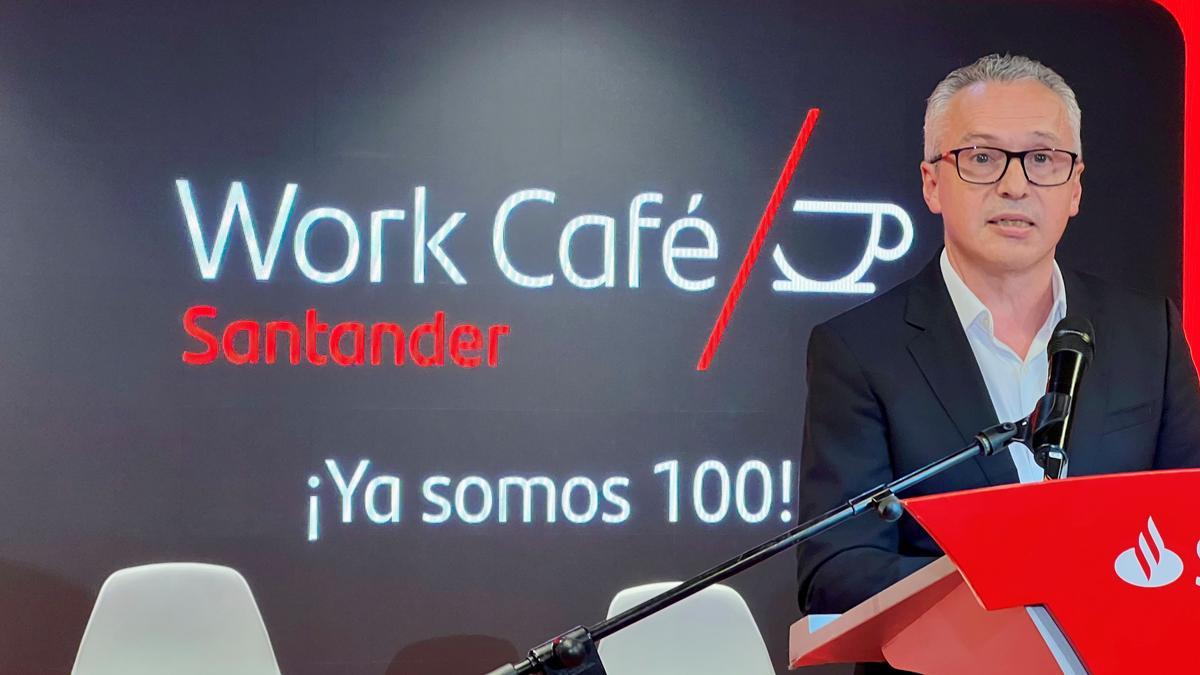 Alejandro Cecchi en la inauguración del Work Café número 100