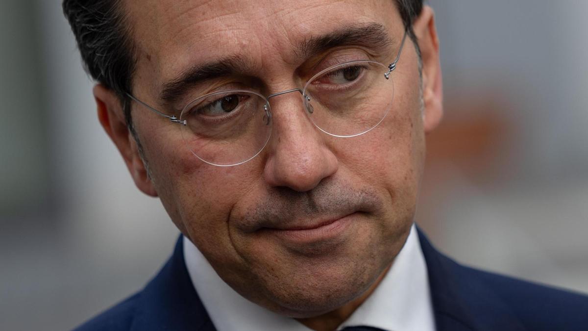 El ministro de Asuntos Exteriores, Unión Europea y Cooperación, José Manuel Albares, atiende a los medios.