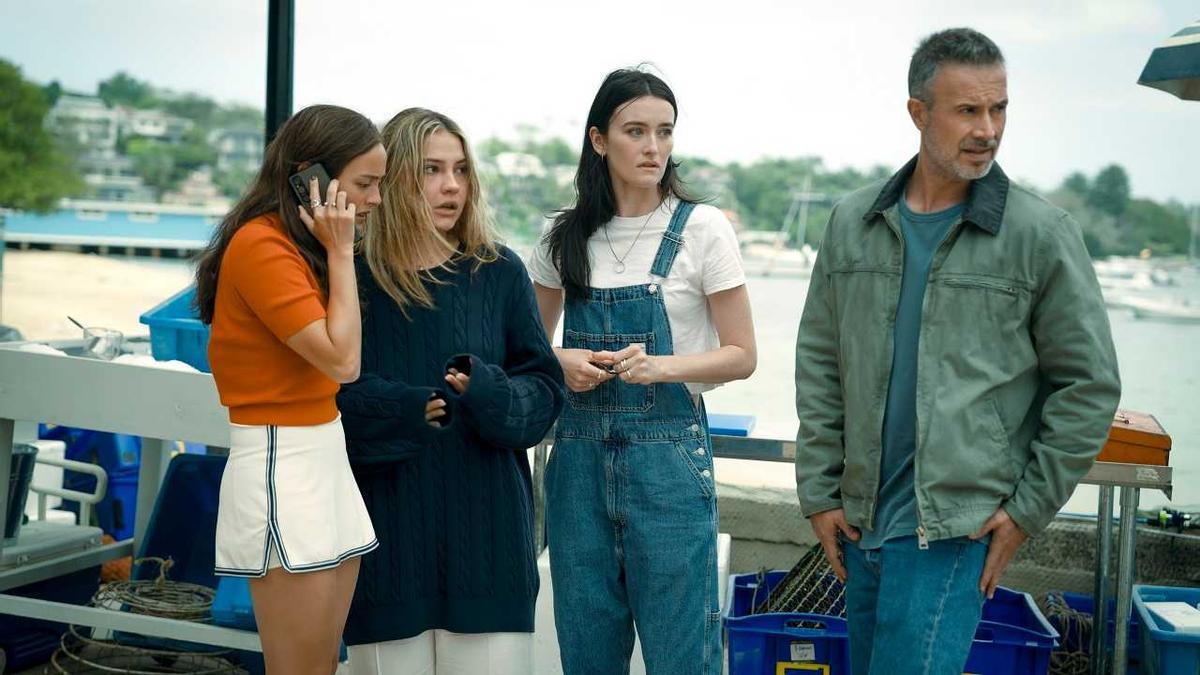 ‘Sé lo que hicisteis el último verano’, el simpático regreso a unos años 90 que no merecen tanta  nostalgia