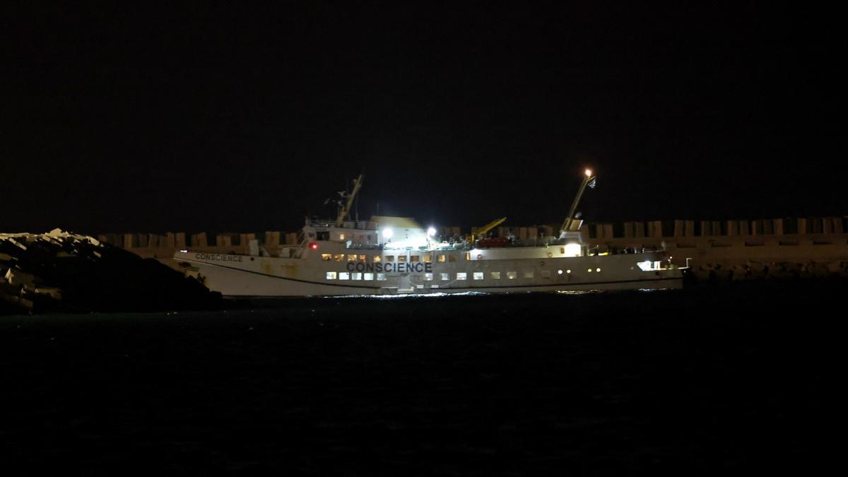 El buque «Conscience», que transportaba ayuda a Gaza, llega al puerto de Ashdod, Israel.