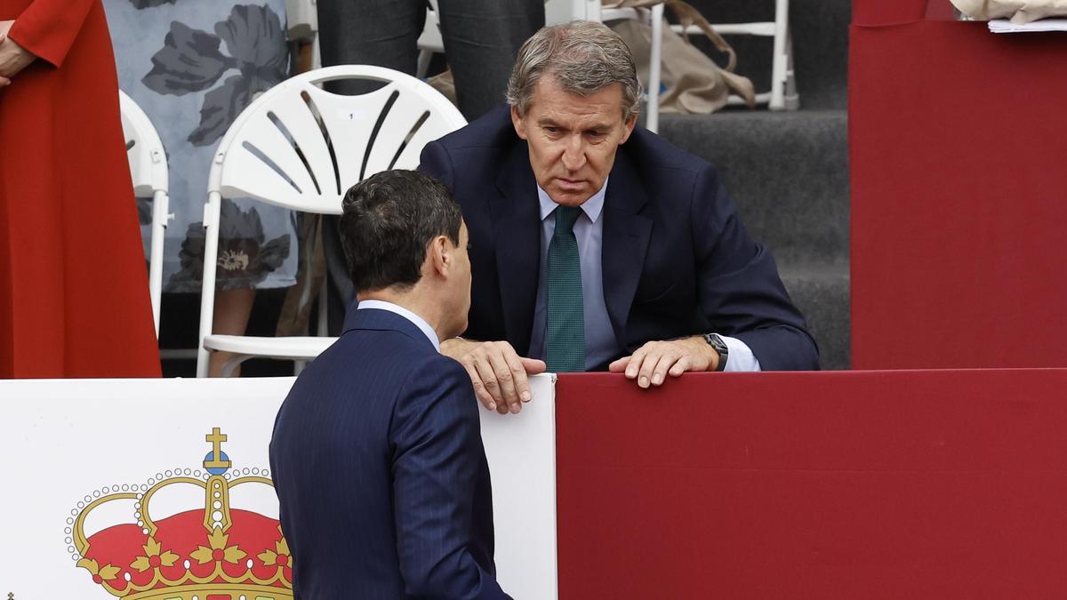 Moreno y Feijóo durante el desfile del 12-O