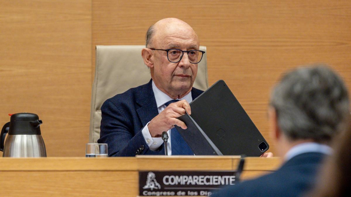 Cristóbal Montoro comparece el pasado abril en la comisión del Congreso que investigaba la ‘Operación Cataluña’