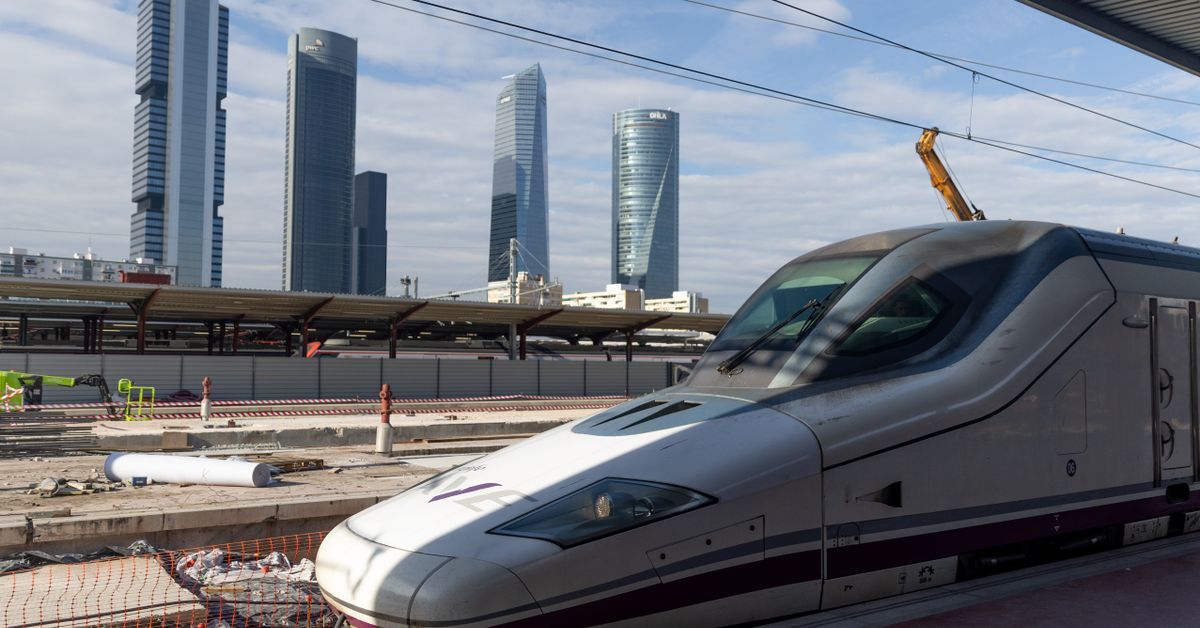 Restablecida la línea Madrid-Barcelona tras un incendio que ha retrasado 16 trenes