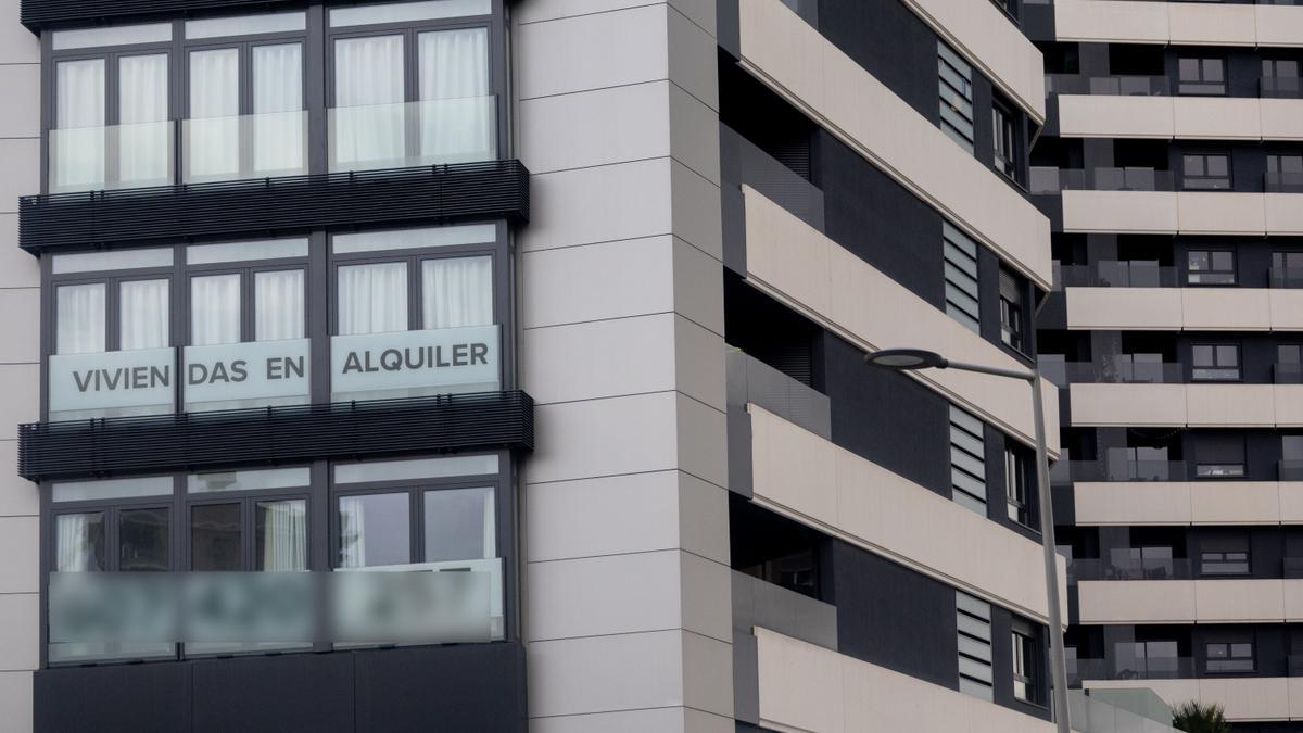 Anuncio de viviendas en alquiler, en el barrio de Castellana, Madrid