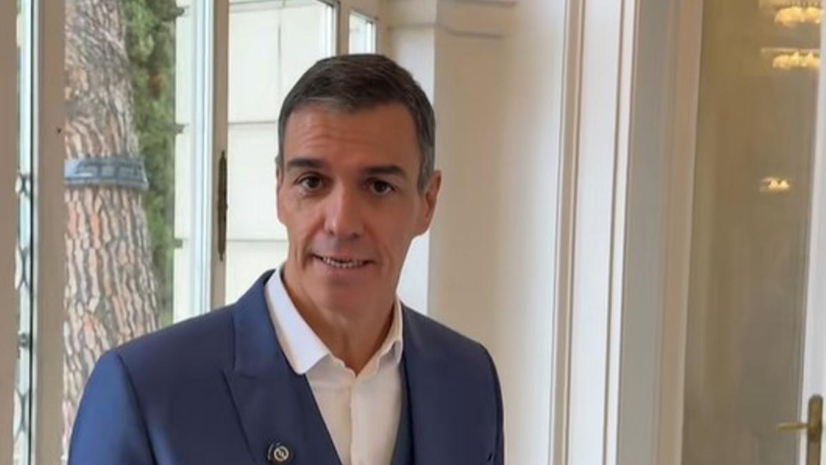 Un 'house tour' al estilo Preysler: Sánchez muestra en redes la Sala del Reloj de La Moncloa