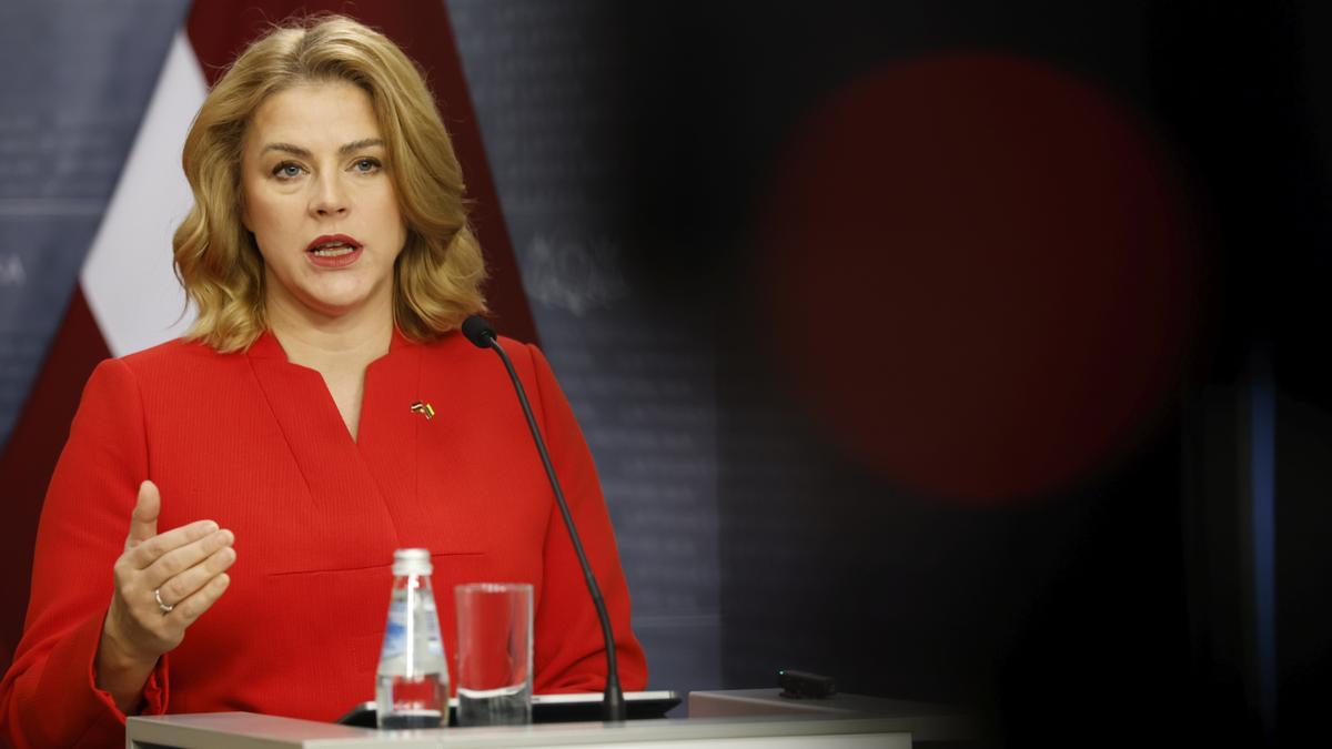 La primera ministra letona, Evika Silina, en una rueda de prensa.
