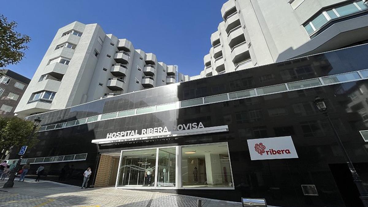Fachada principal del hospital Ribera Povisa