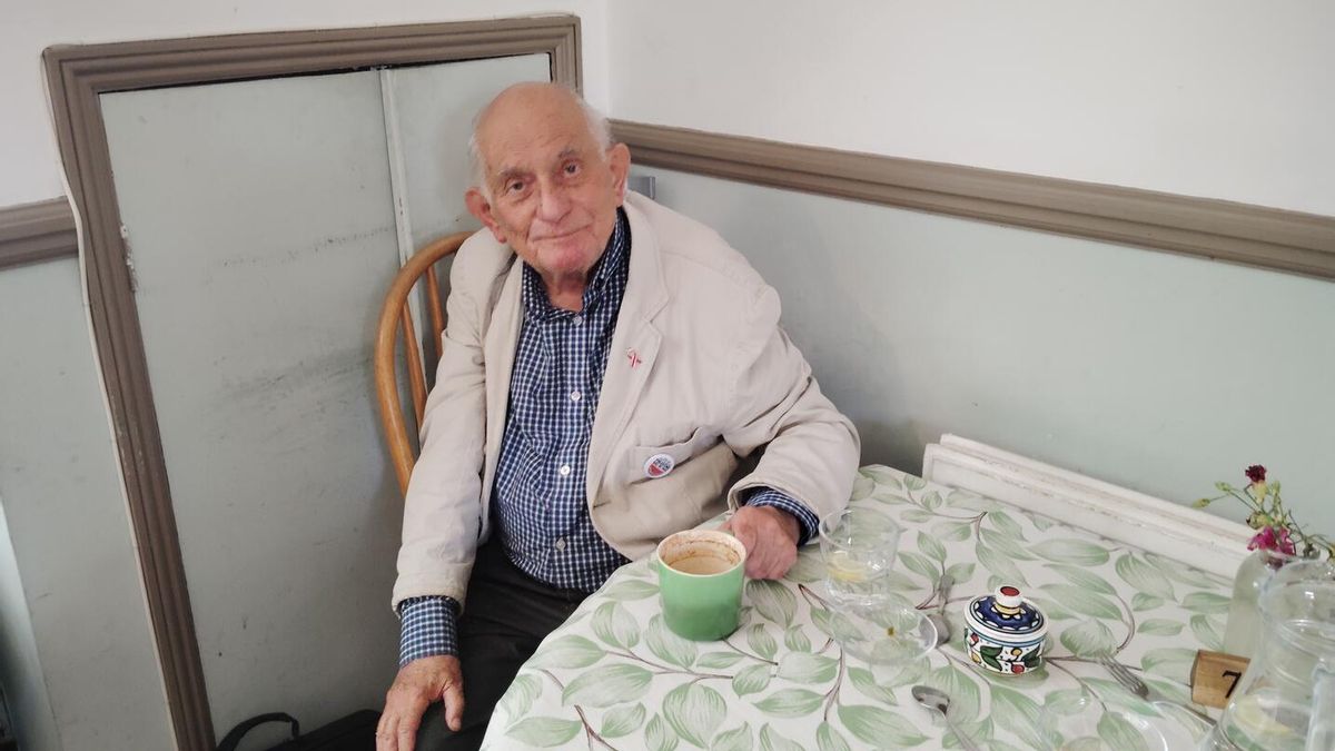 Stephen Kapos, superviviente del Holocausto y activista contra la limpieza étnica en Gaza.