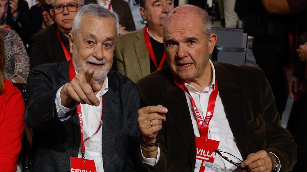 Griñán y Chaves en el congreso del PSOE en Sevilla.