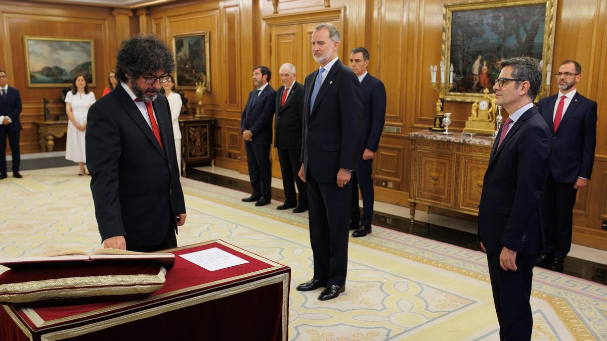 Sumar sale en defensa del vocal 