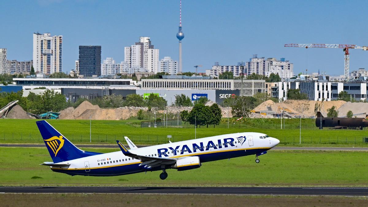 Los trabajadores de Ryanair en Madrid convocan 22 jornadas de huelga a partir del 15 de agosto