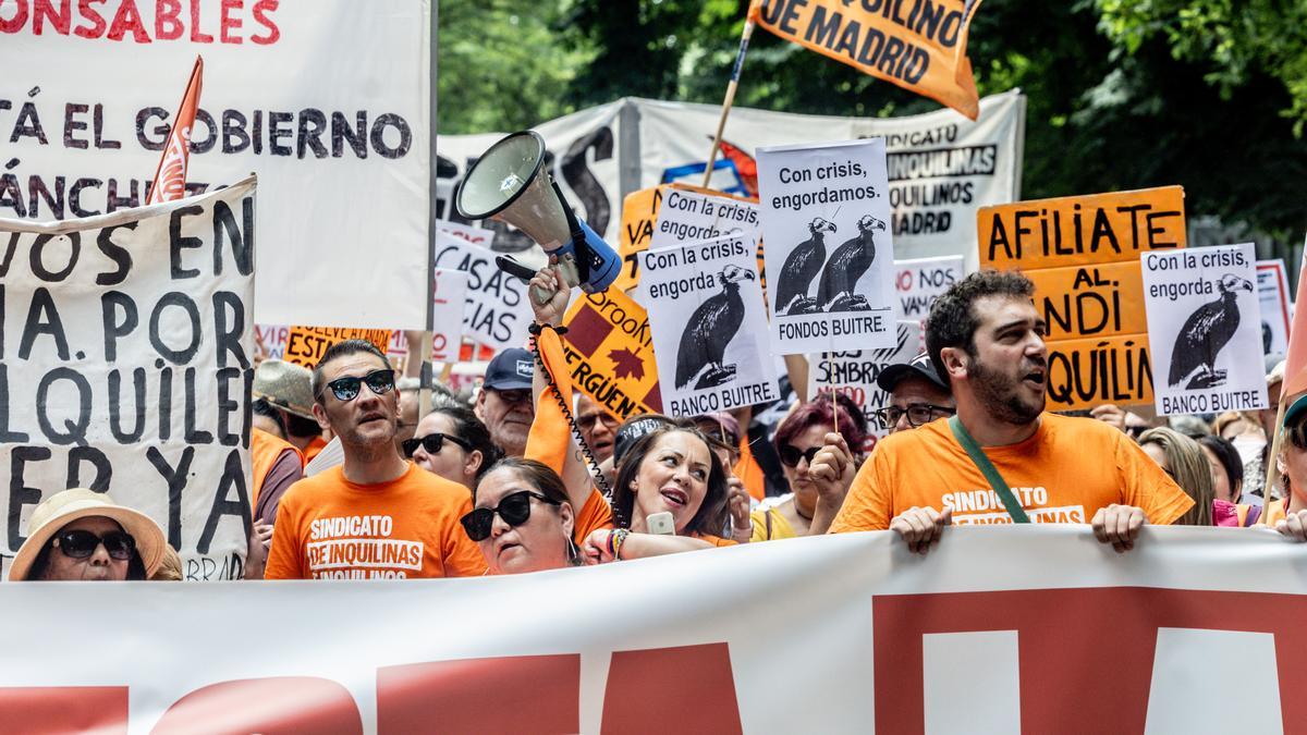 Vetar a los fondos o topar los precios: medidas “radicales” contra la crisis de vivienda que ya valoran otros países