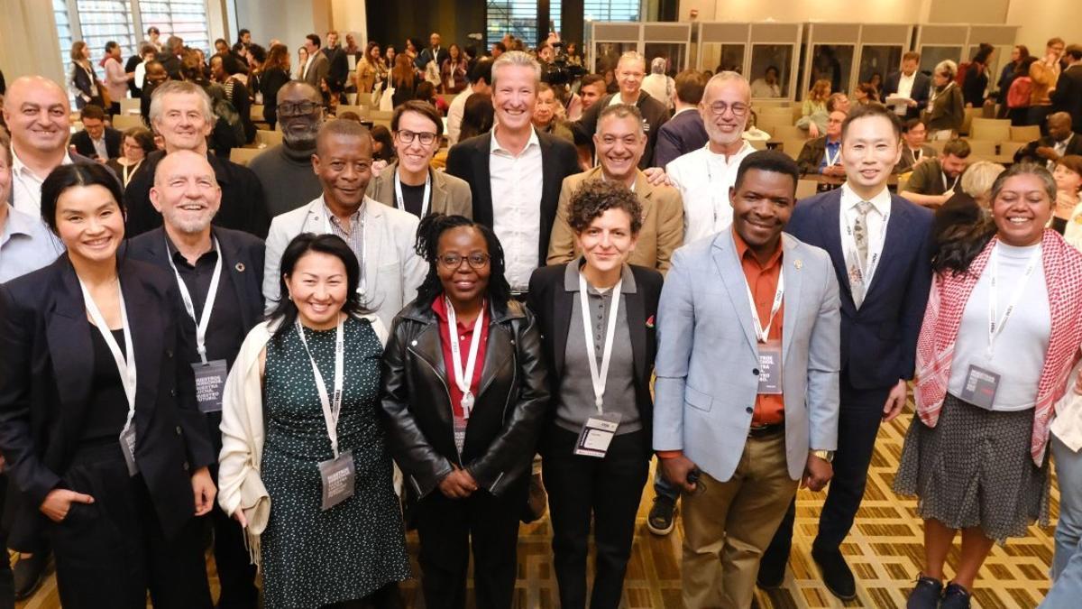 Nuevo Buró Internacional de la FIDH; Nieto, ex director de la OIT para España será, uno de los Vicepresidentes (segunda fila, segundo por la izquierda).