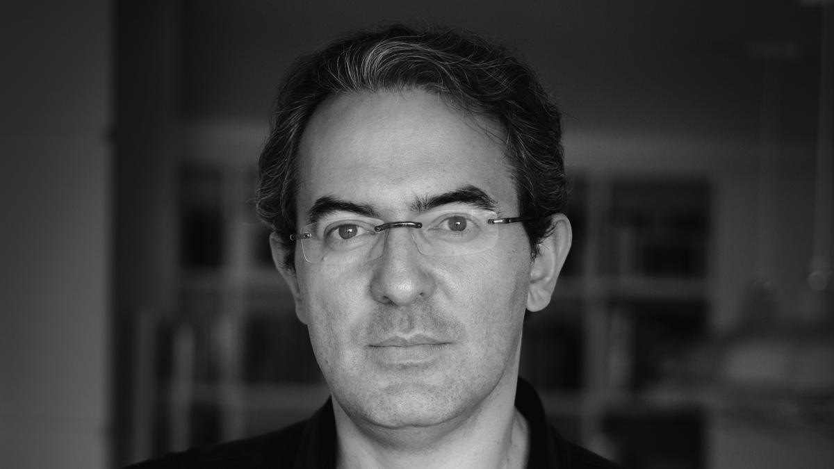 Juan Gabriel Vásquez recopila sus columnas de prensa en 'Esto ha sucedido'.