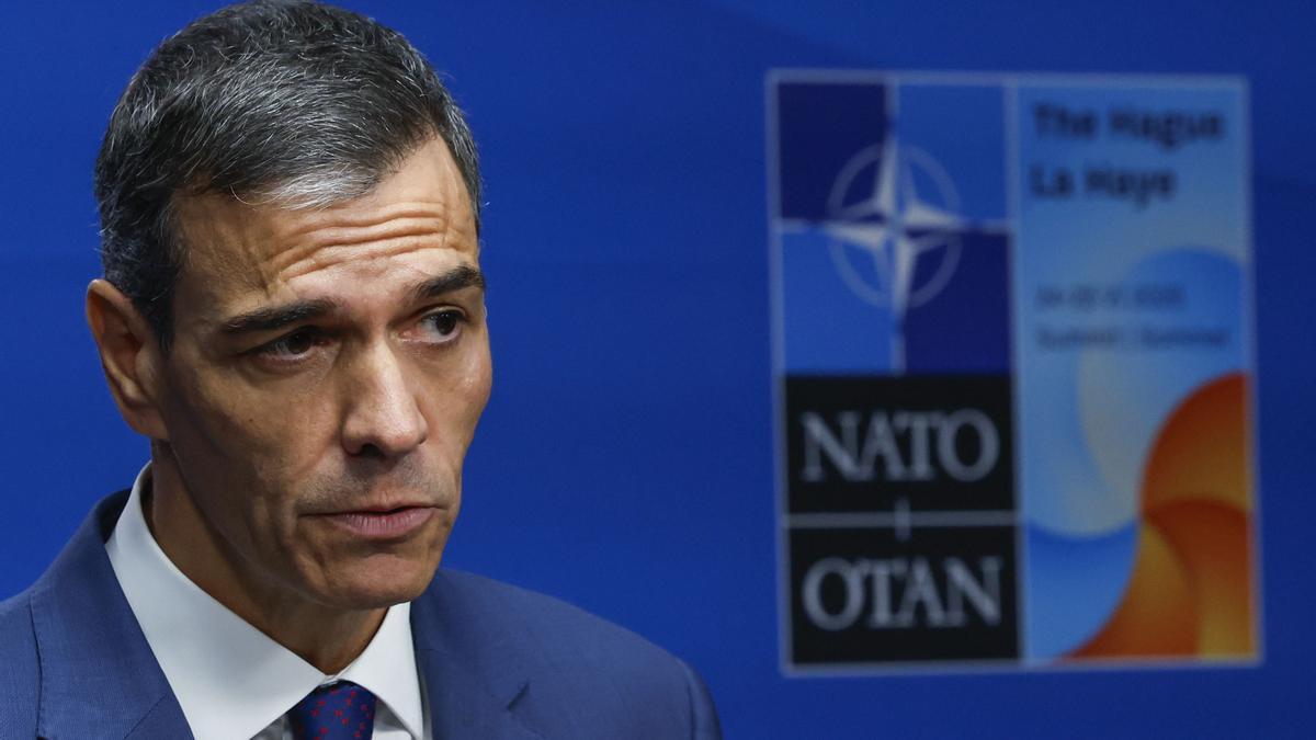 El presidente del Gobierno de España, Pedro Sánchez, ofrece una rueda de prensa en el marco de la cumbre de la OTAN que se celebra, este miércoles, en La Haya, Países Bajos.