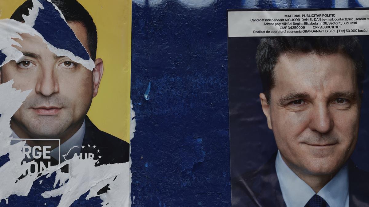 Carteles electorales de los candidatos a la segunda vuelta de las elecciones presidenciales de Rumanía.