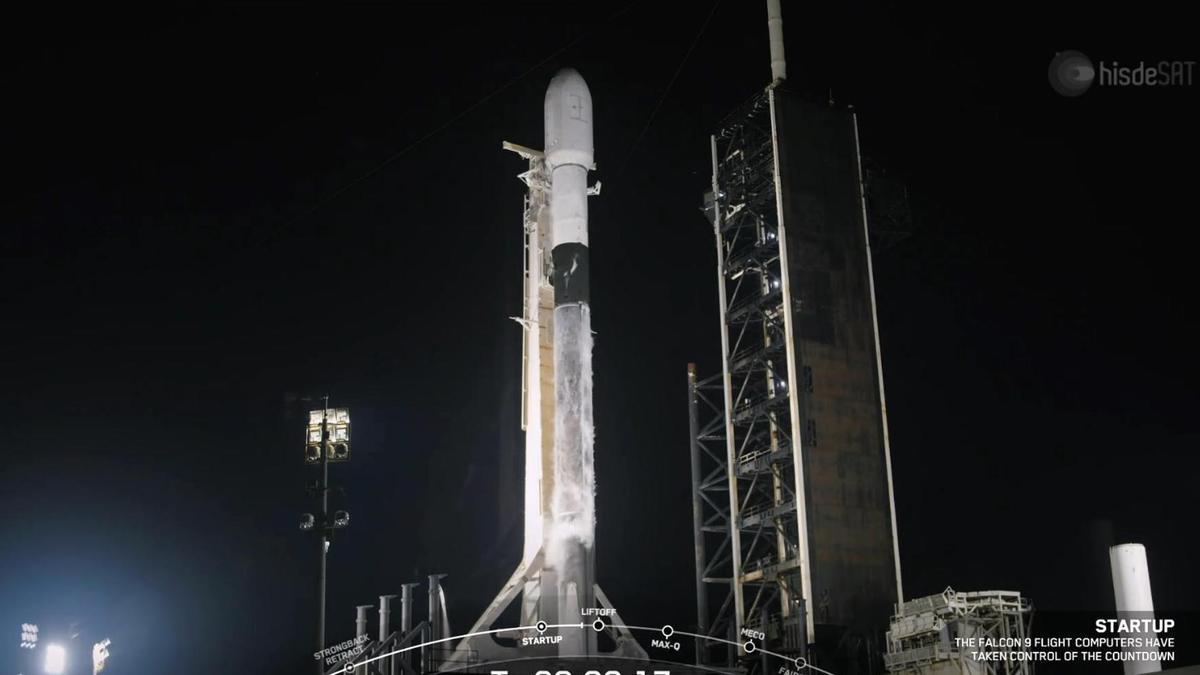 Captura de un video publicado en la red social X de la cuenta oficial de SpaceX (@SpaceX) donde se muestra el cohete Falcon en su despegue.