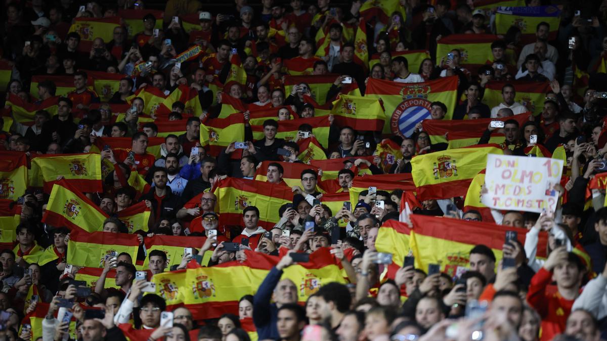 Aficionados españoles durante el partido amistoso que las selecciones de España y Egipto.